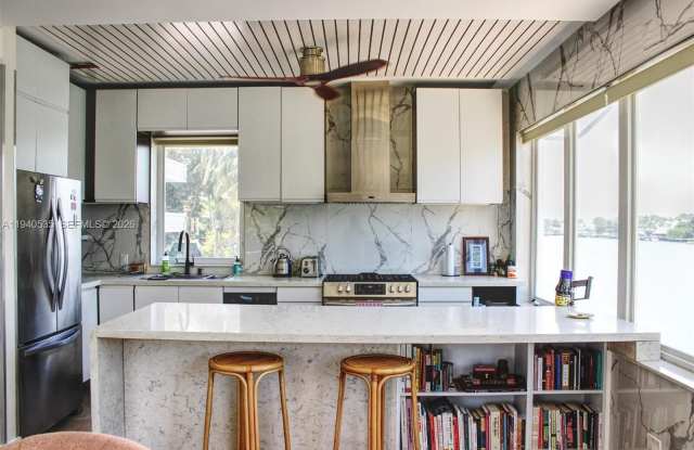 4710 Pine Tree Dr photos photos