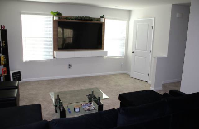 Room in 3 Bedroom Townhome at Cutwater Cir photos photos