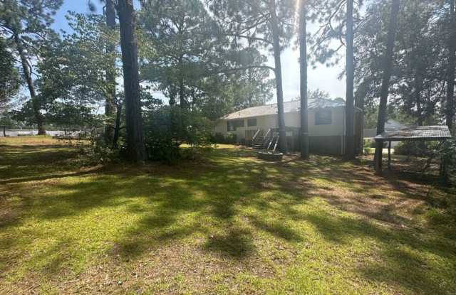 3 Bed 1.5 Bath House with Garage & Fenced in backyard Gallery 4
