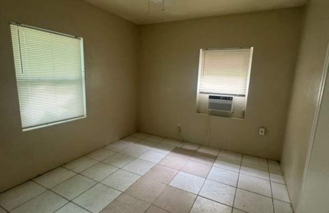 2 bed 1 bath single family house. Gallery 4