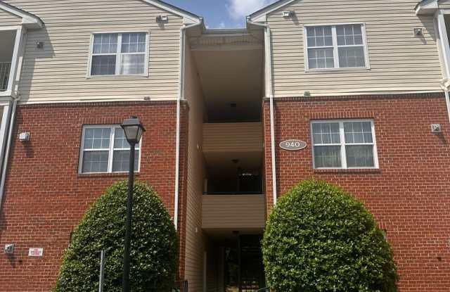 The Pool Is Calling Your Name! Two Bed Two Bath Spacious Apartment Available August! - 940 Masters Row, Henrico County, VA 23059
