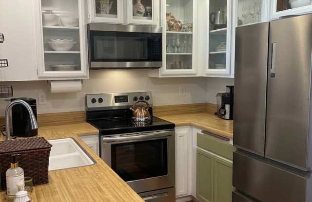 Charming 1 Bedroom Condo in Gated Windward Cove Community - 18252 Parkview Lane #107 Gallery 4