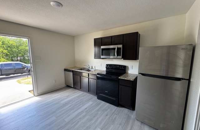3 Bedroom Living Near Downtown Gallery 3