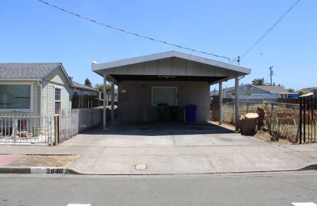 Three Bedroom, One Bathroom House in San Pablo with Laundry Room photos photos
