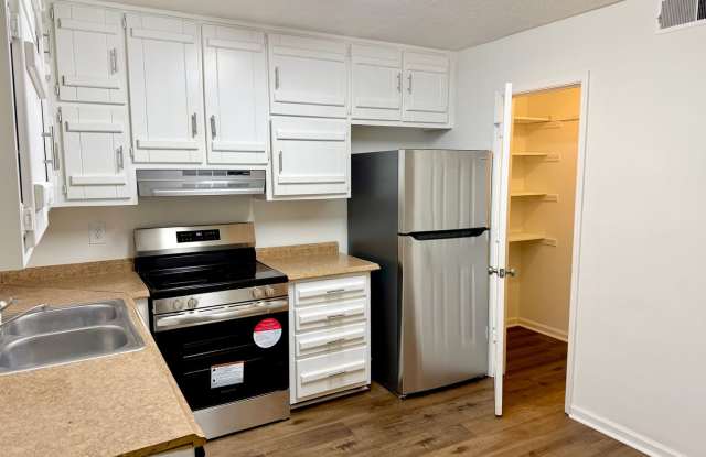 Welcome to this charming 2-bedroom, 2-bathroom home located in the heart of Fayetteville, GA. Gallery 4