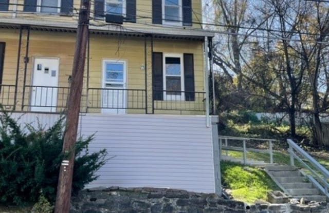 700 Mohn St - 700 Mohn Street, Enhaut, PA 17113