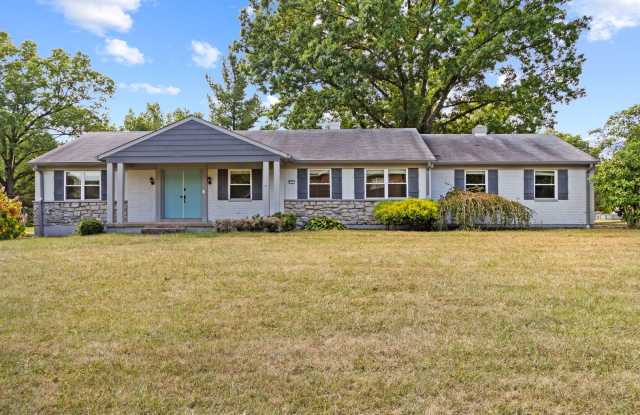 DELHI - Sprawling 3 bed 2 bath ranch nestled on cul de sac - 5927 Beechollow Court, Covedale, OH 45233