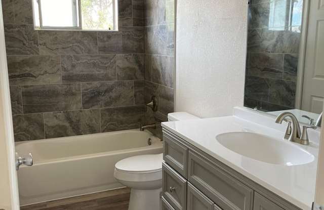 Beautifully Remodeled 3 Bedroom Home in quiet neighborhood Gallery 3