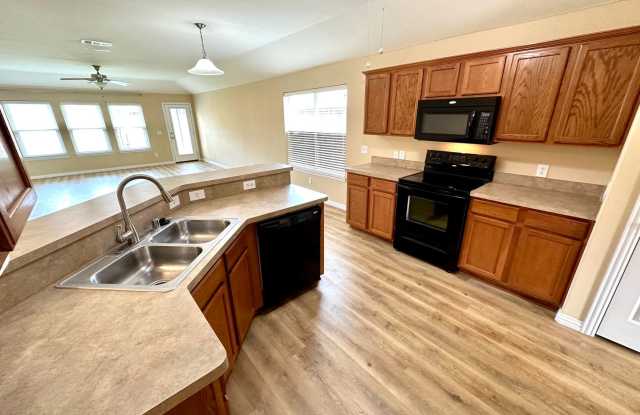 221 Creekwood Princeton, TX 75047 Gallery 4