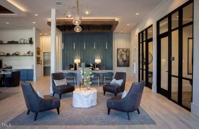 2000 Olivewood Street Gallery 3