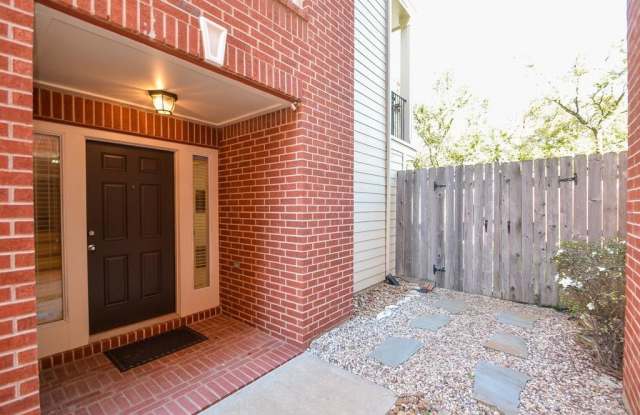 910 E Heights Hollow Lane Gallery 2