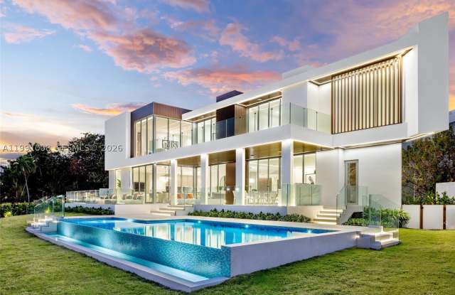 503 Palm Dr Gallery 2