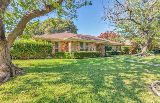 303 Woodcrest Drive Gallery 2