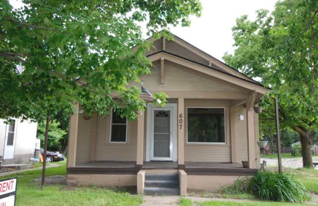 2 bedroom Home in the Heart of Forest Lake — $1,400/Month photos photos