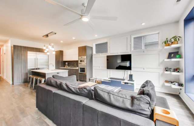 3740 N Clifton Gallery 4