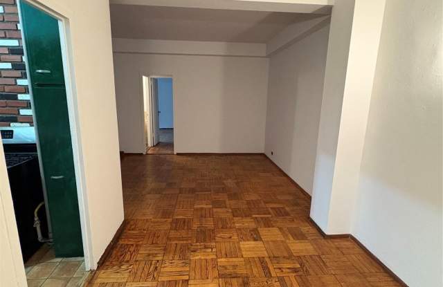 24 Metropolitan Oval unit: Me photos photos