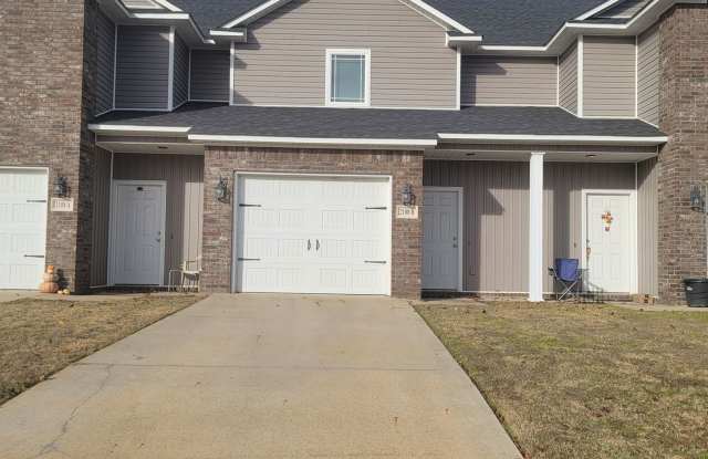 2 bedroom Townhome - **MOVE IN SPECIAL - $1 First Month Rent** - 2108 Ingalls Lane, Alma, AR 72921