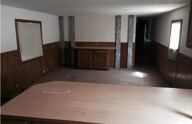 Cozy 2 Bed 1 Bath - 1 Car Detached Garage Gallery 4