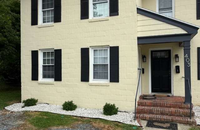 3 Bedroom End-Unit Near Downtown Easton | Heating, Water & Lawn Care Included photos photos