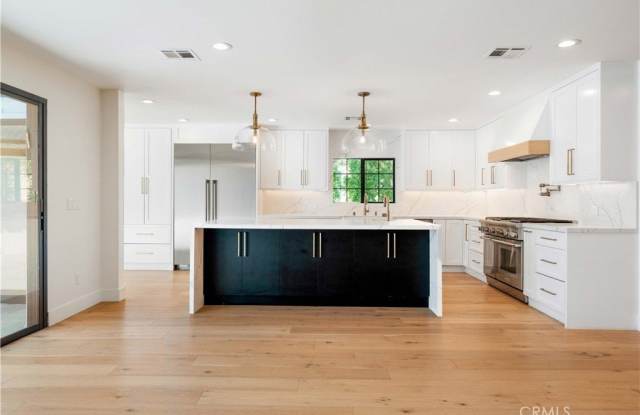 5406 Rhea Ave - 5406 Rhea Avenue, Los Angeles, CA 91356