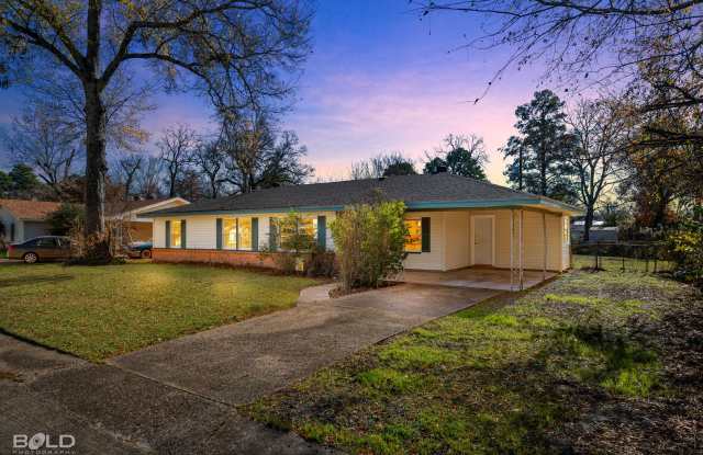 3 bedroom 1 bath Southern Charm - 1009 Dale Drive, Benton, LA 71006