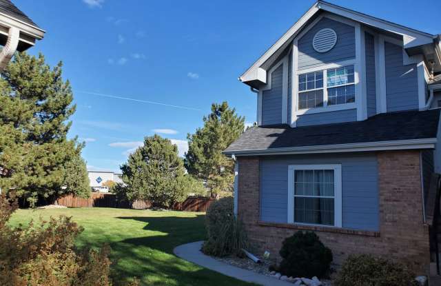 Sunny and Spacious 2 Bedroom, 2 bathroom in Glenborough Community Near Marstone Lake Gallery 3