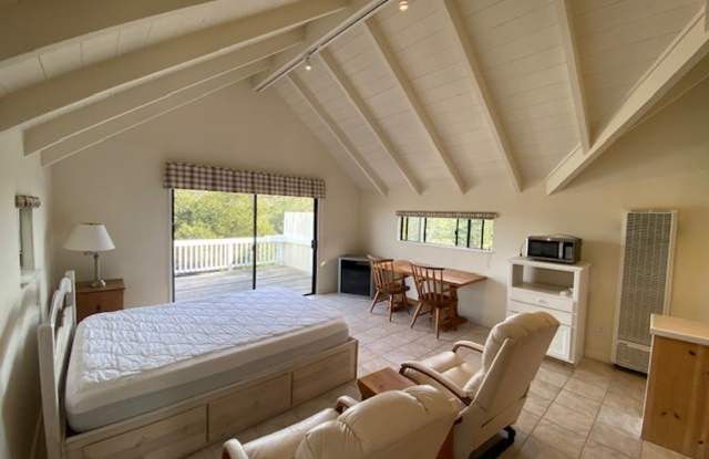 Charming studio in Carmel Woods — ALL utilities included! Gallery 4