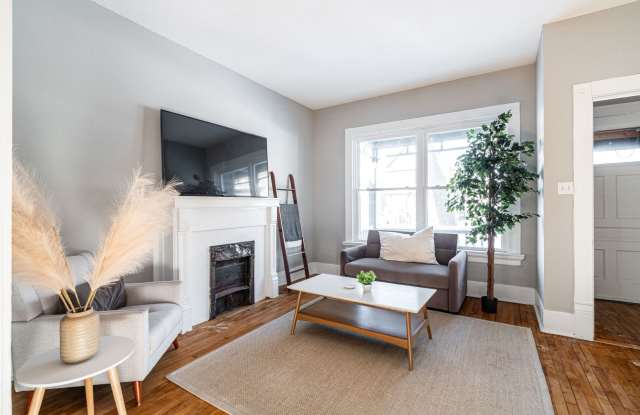 Rare Kenwood townhome, Across from Campus photos photos
