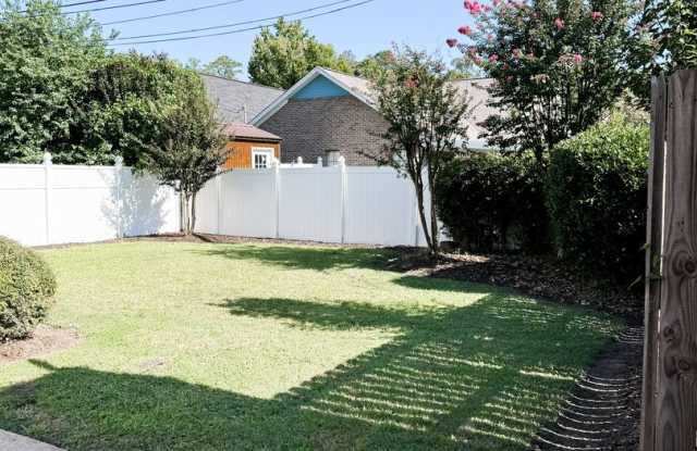 Spacious 3-Bedroom Home with Fenced Backyard & Garage Gallery 3