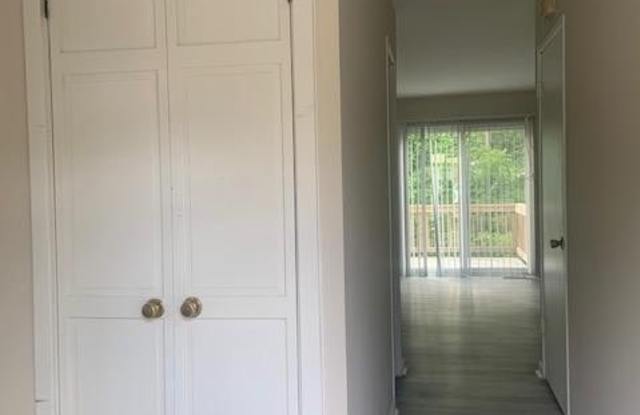 2804 CAMBRIDGE DR Gallery 2