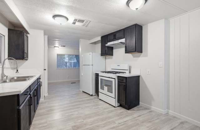 3 Bedroom 2 Bathroom With community Pool! photos photos
