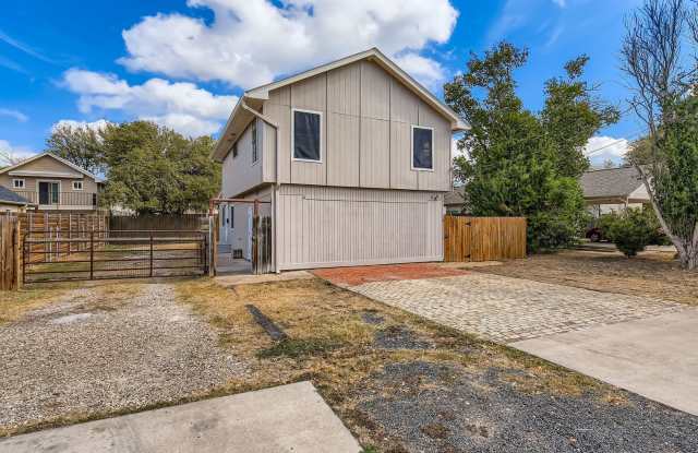 Bottom 2 BD / 2BA duplex with detached office on large lot in South Austin photos photos