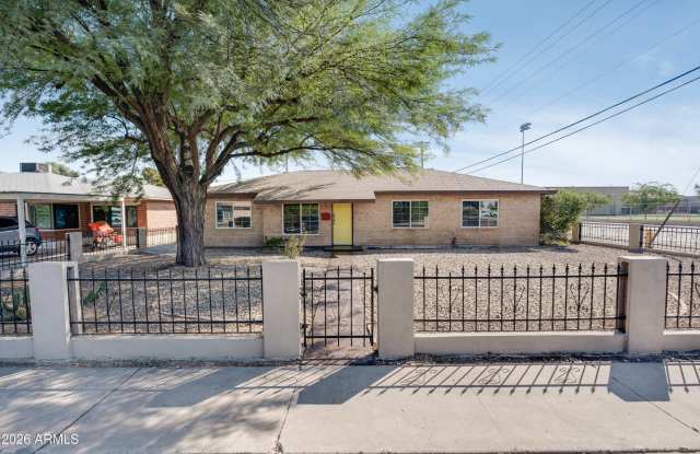 1425 W SAN MIGUEL Avenue Gallery 1