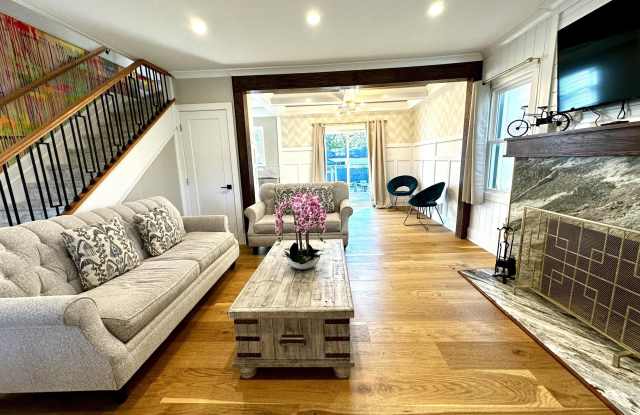 1308 Bridge Street Gallery 2