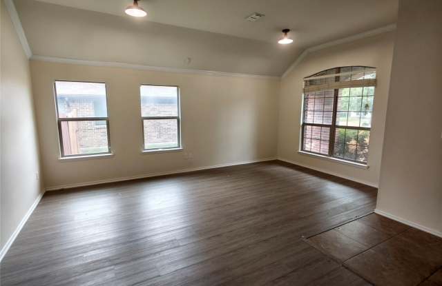 724 Valley Court Gallery 2