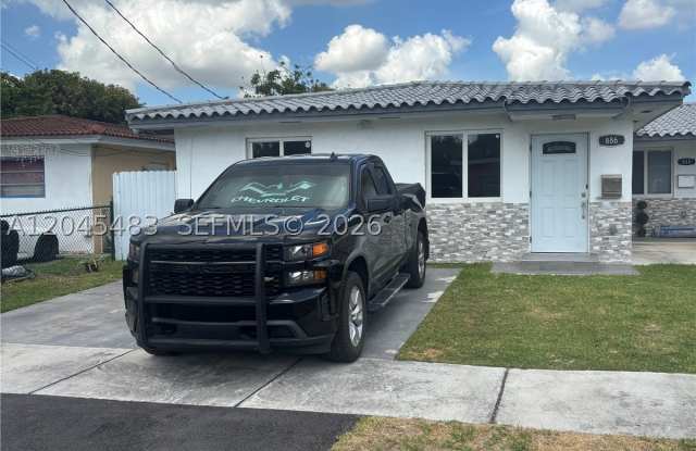 886 NW 25th Ave photos photos