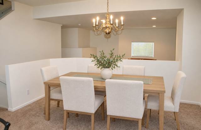 Stunning 3 Bedroom Townhouse Available! Gallery 4