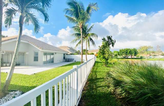 26 Valencia Dr - 26 Valencia Drive, Boynton Beach, FL 33436