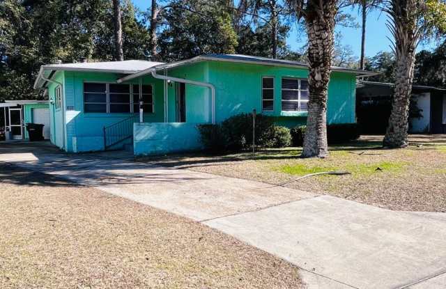 3 Bed/2 Bath with one car garage home located in Jake Gaither Neighborhood! photos photos