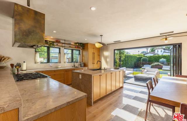 3066 St George Gallery 3