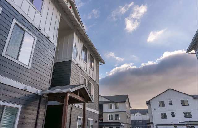 Woodburn Place Apartment Homes Gallery 4