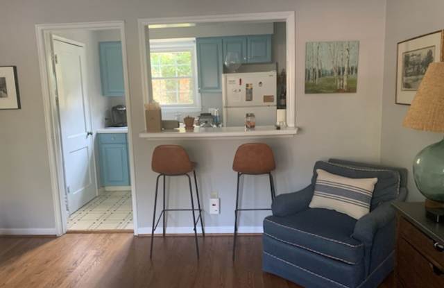 Charming 1BR/1BA Now Available in SouthPark Area! Gallery 4