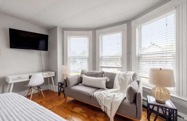 792 Grove Street photos photos