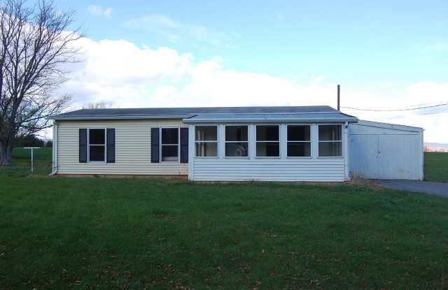 COMING SOON!!! 3 Bedroom 1 Bath W/HUGE Yard Gallery 1