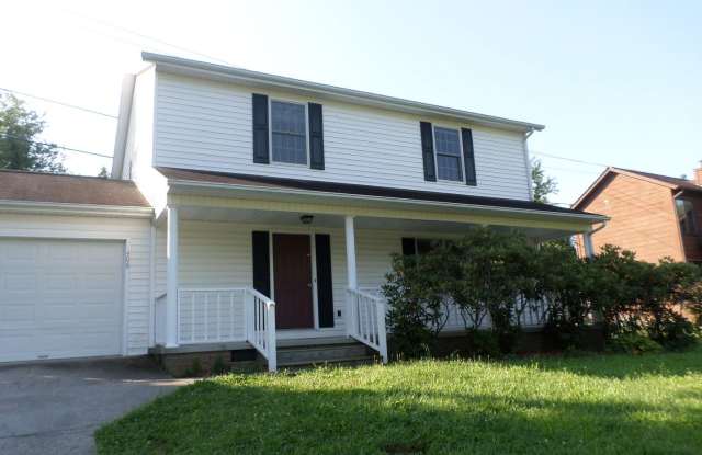 3 Bedroom 2.5 Bath House with 1 Car Garage Gallery 1