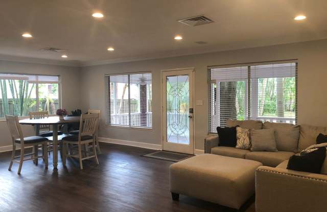 4124 N Riverside Dr Gallery 2