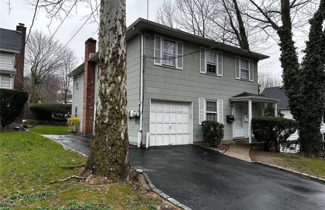 1059 Old Northern Blv - 1059 Old Northern Boulevard, Roslyn, NY 11576