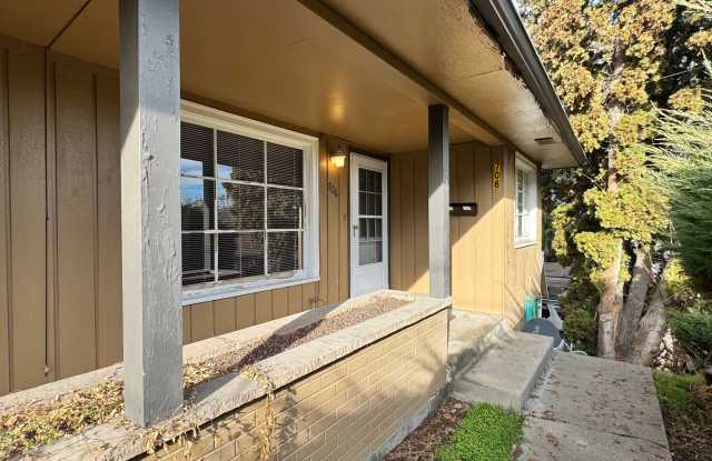 Near Franklin Park 2 br 1ba, stacked washer/dryer included. - 706 South 20th Avenue, Yakima, WA 98902 Near Franklin Park 2 br 1ba, stacked washer/dryer included. - 706 South 20th Avenue, Yakima, WA 98902