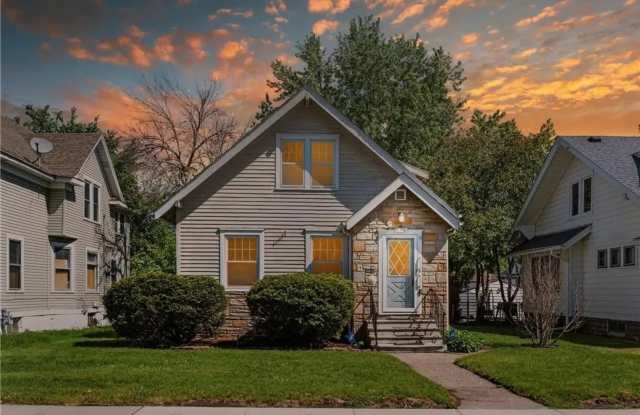 Updated 3 BR/1 BA Single-Family Home in St. Paul! photos photos