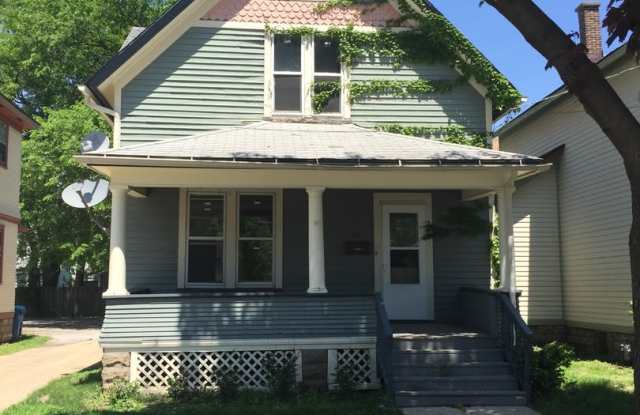2 Bed 1 Bath House Aurora's Tanner Historic District!! - 361 Cedar Street, Aurora, IL 60506